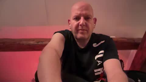 Snapshot of tritonspace chatting on 25, 11, 2025 Triton online show from 25, 11, 2025