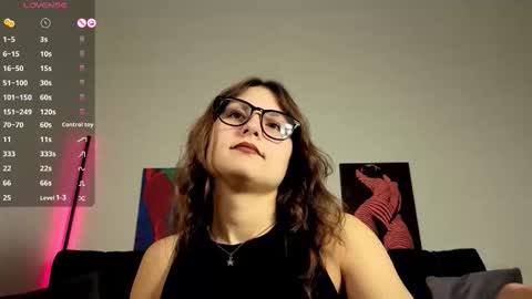 Snapshot of trixibell chatting on 9, 10, 2025 trixibell online show from 9, 10, 2025