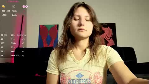 Snapshot of trixibell chatting on 18, 10, 2025 trixibell online show from 18, 10, 2025