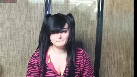 trixiedoescamcam online show from 27, 1, 2025