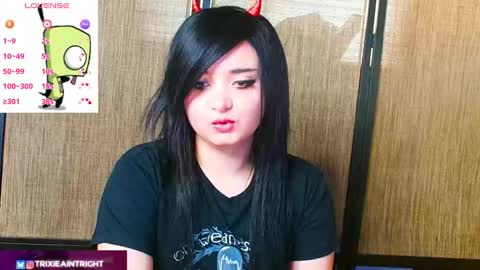 trixiedoescamcam online show from 17, 9, 2025