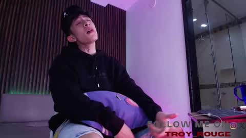 Troy online show from 6, 11, 2025