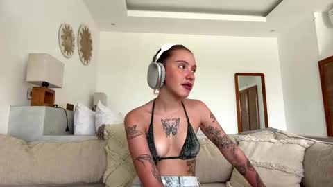 Mia online show from 8, 2, 2026