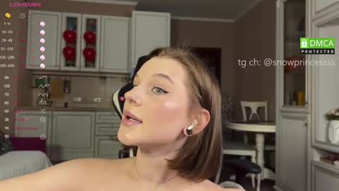 Snapshot of tsukuemi_no_mikoto chatting on 13, 2, 2025 Sonya on vacation until online show from 13, 2, 2025