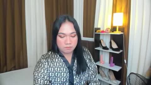 Karen Oquio online show from 24, 9, 2025