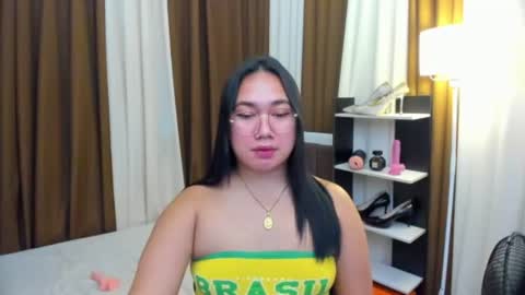 Karen Oquio online show from 19, 12, 2025