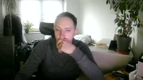 Snapshot of tw1ky9o chatting on 16, 12, 2024 Tobi online show from 16, 12, 2024