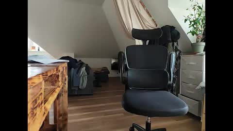 Snapshot of tw1ky9o chatting on 12, 11, 2025 Tobi online show from 12, 11, 2025