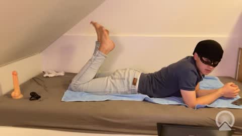 Snapshot of tw1nk1 chatting on 7, 10, 2025 Twink Boy online show from 7, 10, 2025