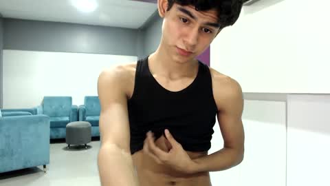 Snapshot of twink_waldorf chatting on 13, 12, 2024 Twink Waldorf online show from 13, 12, 2024