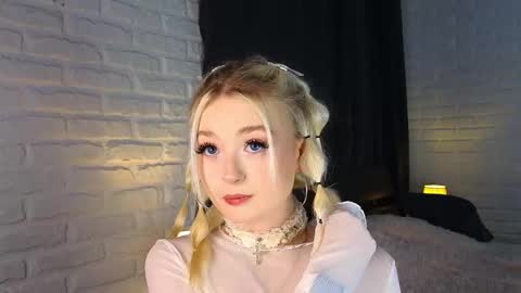 Snapshot of twinklefluff chatting on 9, 10, 2025 twinklefluff online show from 9, 10, 2025