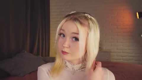 Snapshot of twinklefluff chatting on 16, 10, 2025 twinklefluff online show from 16, 10, 2025