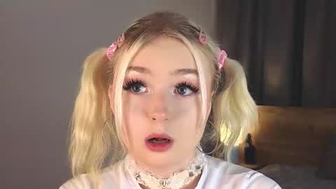 Snapshot of twinklefluff chatting on 29, 10, 2025 twinklefluff online show from 29, 10, 2025