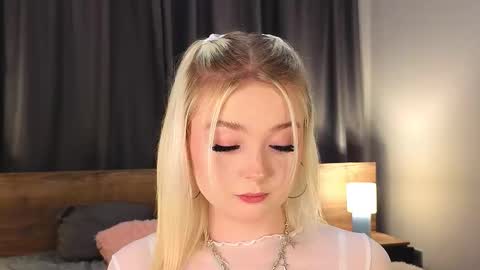 Snapshot of twinklefluff chatting on 2, 11, 2025 twinklefluff online show from 2, 11, 2025