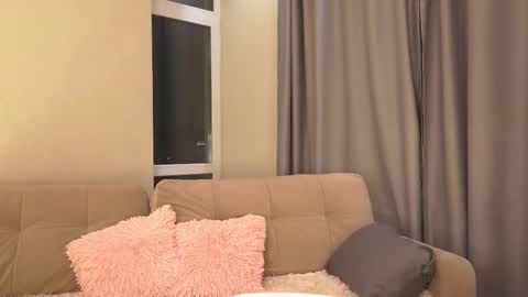 Snapshot of twinklefluff chatting on 8, 11, 2025 twinklefluff online show from 8, 11, 2025