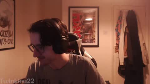 Snapshot of twinklou22 chatting on 9, 4, 2026 Lou online show from 9, 4, 2026