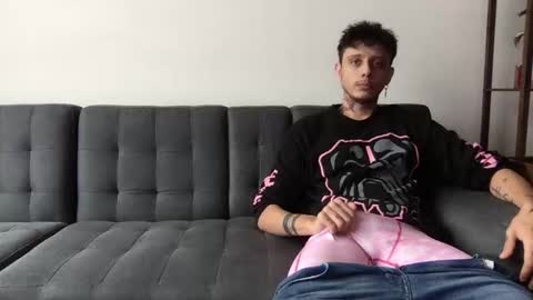 Snapshot of twinksguys360 chatting on 18, 10, 2025 Derrick online show from 18, 10, 2025