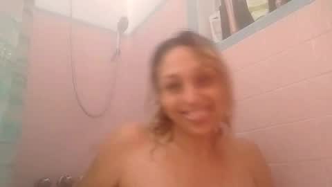 Snapshot of twocrazy85 chatting on 27, 11, 2025 Twocrazy85 online show from 27, 11, 2025