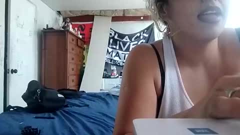 Snapshot of twocrazy85 chatting on 29, 11, 2025 Twocrazy85 online show from 29, 11, 2025