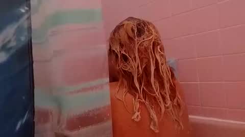 Snapshot of twocrazy85 chatting on 17, 12, 2025 Twocrazy85 online show from 17, 12, 2025