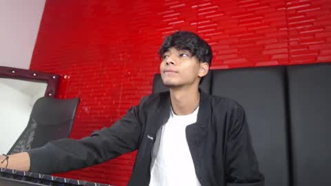 tyler_wolf_1 online show from 14, 10, 2025