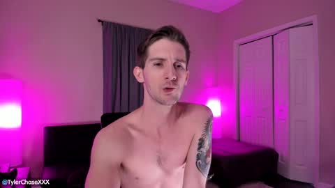 Snapshot of tylerchasexxx chatting on 28, 2, 2025 Tyler Chase online show from 28, 2, 2025