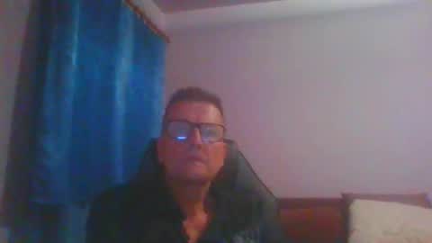 Snapshot of ulmeni4 chatting on 30, 10, 2025 ulmeni4 online show from 30, 10, 2025