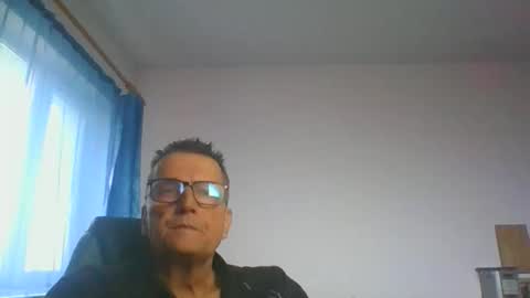 Snapshot of ulmeni4 chatting on 3, 11, 2025 ulmeni4 online show from 3, 11, 2025