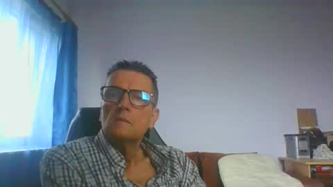 Snapshot of ulmeni4 chatting on 11, 11, 2025 ulmeni4 online show from 11, 11, 2025