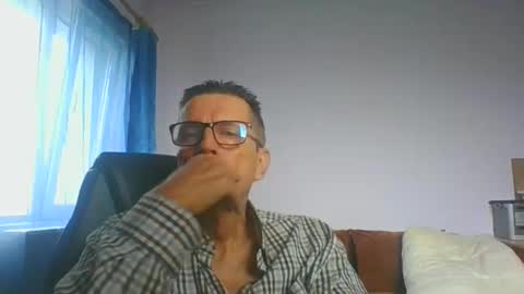 Snapshot of ulmeni4 chatting on 17, 11, 2025 ulmeni4 online show from 17, 11, 2025
