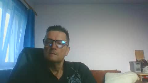 Snapshot of ulmeni4 chatting on 19, 11, 2025 ulmeni4 online show from 19, 11, 2025