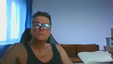 Snapshot of ulmeni4 chatting on 25, 11, 2025 ulmeni4 online show from 25, 11, 2025