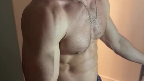 Snapshot of um_cammusc chatting on 19, 3, 2026 Um CM online show from 19, 3, 2026