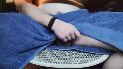 Snapshot of under_the_desk40 chatting on 8, 11, 2025 Under the desk online show from 8, 11, 2025