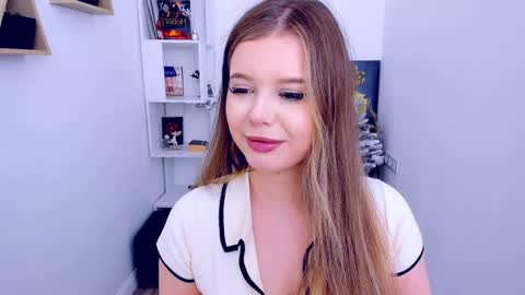 Snapshot of unforgettablalice chatting on 8, 1, 2025 Alice online show from 8, 1, 2025