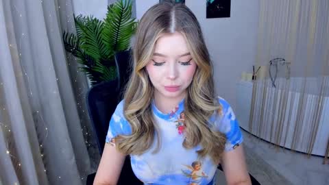 Snapshot of unforgettablalice chatting on 2, 2, 2025 Alice online show from 2, 2, 2025