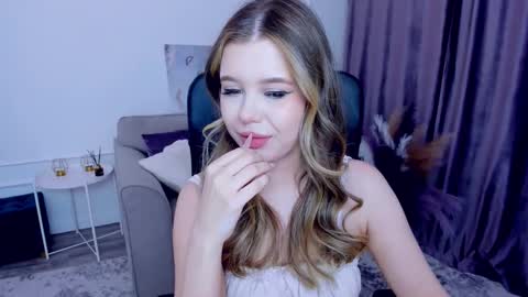 Snapshot of unforgettablalice chatting on 19, 2, 2025 Alice online show from 19, 2, 2025