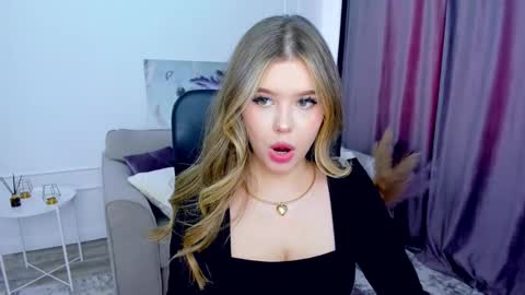 Snapshot of unforgettablalice chatting on 1, 3, 2025 Alice online show from 1, 3, 2025