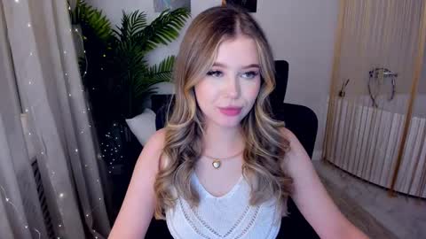 Snapshot of unforgettablalice chatting on 8, 3, 2025 Alice online show from 8, 3, 2025