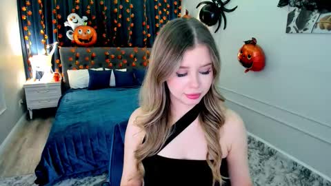 Snapshot of unforgettablalice chatting on 9, 10, 2025 Alice online show from 9, 10, 2025