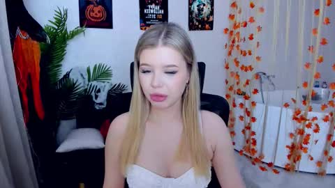 Snapshot of unforgettablalice chatting on 4, 11, 2025 Alice online show from 4, 11, 2025