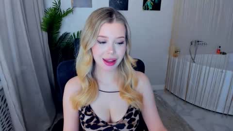 Snapshot of unforgettablalice chatting on 23, 11, 2025 Alice online show from 23, 11, 2025