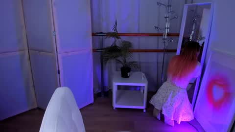 Snapshot of unicent chatting on 21, 1, 2025 Call me Mira thumbs up its make me happy online show from 21, 1, 2025