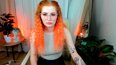 Snapshot of unicent chatting on 8, 2, 2025 Call me Mira thumbs up its make me happy online show from 8, 2, 2025