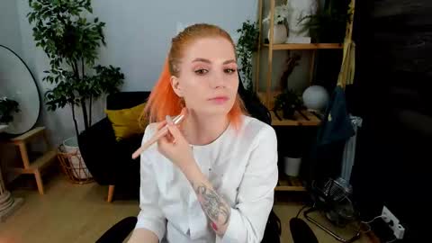 Snapshot of unicent chatting on 9, 2, 2025 Call me Mira thumbs up its make me happy online show from 9, 2, 2025