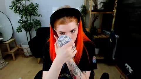 Snapshot of unicent chatting on 22, 2, 2025 Call me Mira thumbs up its make me happy online show from 22, 2, 2025