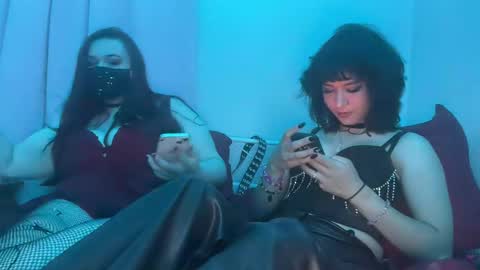 Snapshot of upaydahlia chatting on 4, 10, 2025 findom goddess dahlia online show from 4, 10, 2025