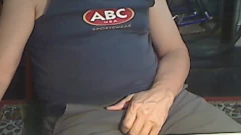 Snapshot of updownunder chatting on 5, 2, 2025 Freddie online show from 5, 2, 2025