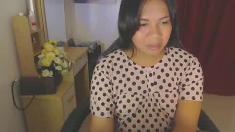 Snapshot of ur_cutiesthotasianxx chatting on 25, 2, 2026 Vee online show from 25, 2, 2026