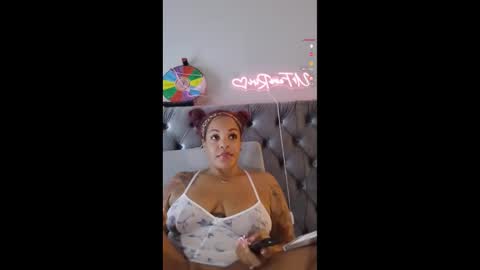 Snapshot of urfaveriri chatting on 17, 10, 2025 urfaveriri online show from 17, 10, 2025